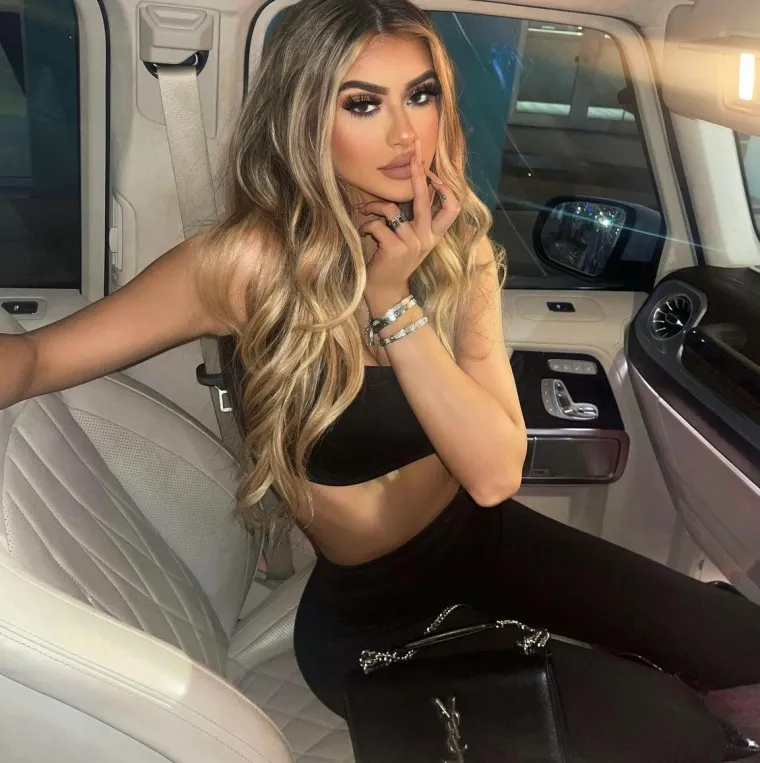 Utakmica je pala u drugi plan kada se pojavila ona, nitko nije gledao &scaron;to se događa na terenu, a ona je bacila oko na Mourinhovog klinca