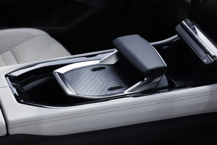 Ono je novi Renault Espace: &Scaron;esta generacija odu&scaron;evljava izgledom, ali i malom potro&scaron;njom