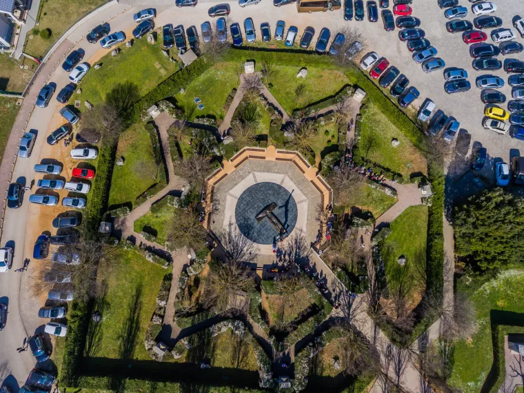 Predivne fotografije Međugorja iz zraka: Godišnje ga posjeti oko milijun katolika