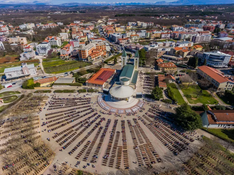 Predivne fotografije Međugorja iz zraka: Godišnje ga posjeti oko milijun katolika