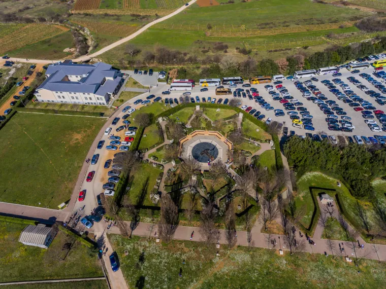 Predivne fotografije Međugorja iz zraka: Godišnje ga posjeti oko milijun katolika