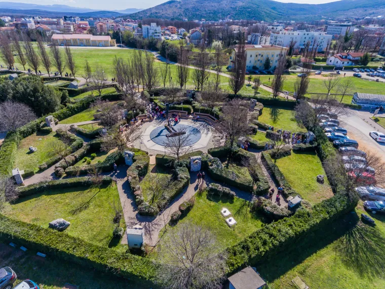 Pogledajte zapanjujuće fotografije Međugorja iz zraka: Hercegovačko mjesto postalo je hit vjerskog turizma