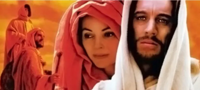 1. - Najveća pripovijest svih vremena -  Za tadašnje prilike nevjerojatnih 20 milijuna dolara skup biblijski spektakl &quot;Najveća pripovijest svih vremena&quot; djelo je holivudskog majstora Georgea Stevensa (1904.-1975.), autora brojnih sjajnih filmova kao što su &quot;Mjesto pod suncem&quot;, &quot;Američka tragedija&quot; i legendarni vestern &quot;Shane&quot;. Riječ je o jednoj od filmski najefektnijih ekranizacija Evanđelja. Osim Stevensa, na filmu su nepotpisani surađivali također veliki redatelj David Lean (Lawrence od Arabije) i Jean Negulesco (Johnny Belinda).

Osvojivši Jeruzalem, rimski namjesnik Herod (C. Rains) okrunjen je za kralja. Bojeći se da bi rođenjem novoga kralja, o kojemu je narod počeo naveliko pričati, mogao izgubiti prijestolje, dao je u Betlehemu pogubiti svu mušku djecu mlađu od dvije godine. Jedno je ipak spašeno, Isus, plod bezgrešnoga začeća djevice Marije (D. McGuire), žene priprostoga tesara Josipa (R. Loggia). Odrastao je u židovskoj obitelji u Nazaretu te nakon što ga je u rijeci Jordanu krstio Ivan Krstitelj (C. Heston), počeo je javno djelovati po Galileji, Judeji i napokon u Jeruzalemu, postavši poznat kao Isus Nazarećanin (M. von Sydow). Ugroženi njegovom slavom Sina Božjega i čudima koja je činio, vjerski poglavari dali su ga uhititi. Rimski upravitelj Poncije Pilat (T. Savalas) osudio ga je na smrt razapinjanjem na križ. Prema vjerovanju, trećega dana je uskrsnuo i uzašao na nebo...