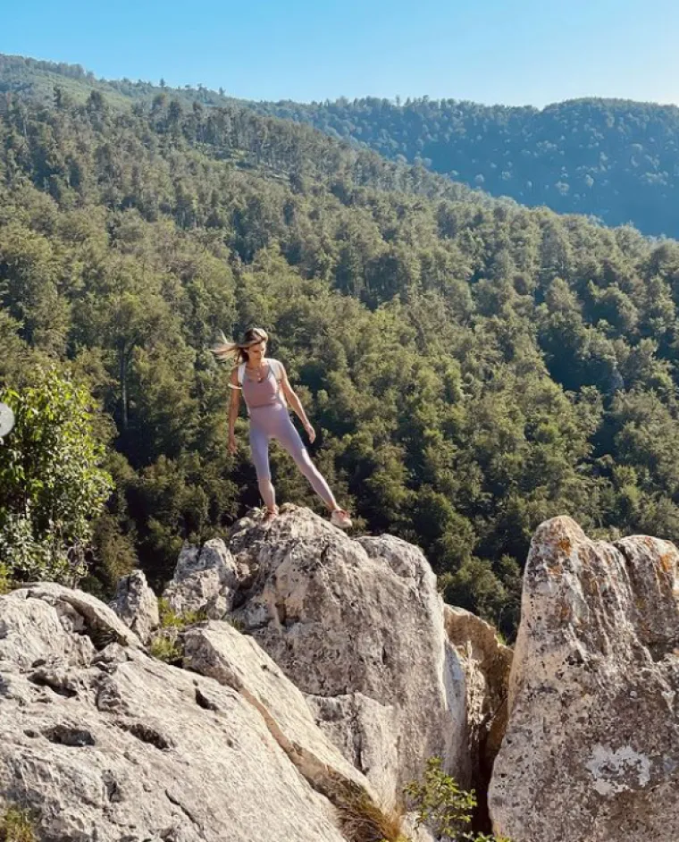 Vezu s Petrom započela je 2011. godine, a on ju je 2015. godine zaprosio u Hrvatskoj. Na Adi Bojani vjenčali su se godinu dana kasnije, a Tamara je na plažu stigla u čamcu. 