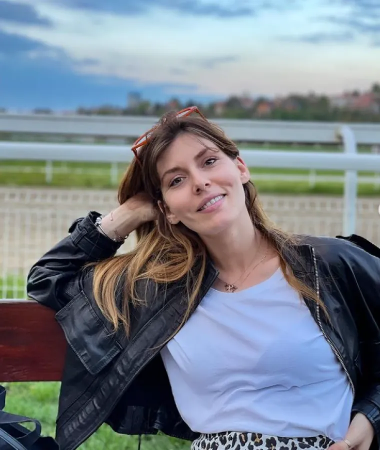 &quot;Zanimljiva situacija dogodila nam se nakon jednog castinga. Završili smo casting i zajedno krenuli kući, bilo je ljeto i 40 stupnjeva. Prošetali smo, pa sjeli na piće, a ja stalno razmišljam zašto toliko hodamo&quot;, dodala je.

