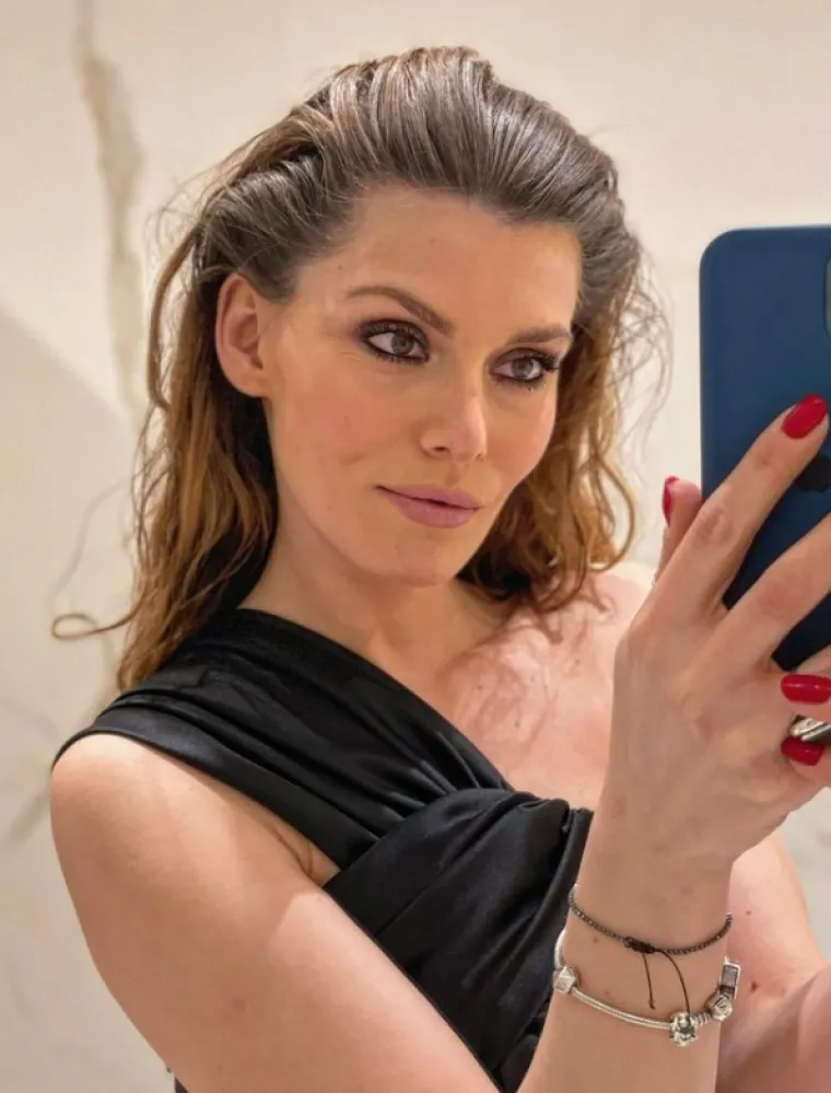 &quot;Zaista nije bilo flerta. Rastali smo se kod Brankovog mosta i već mi je bilo neugodno što sam toliko šetali. Samo sam se mami povjerila, a nisam ni znala da mi se sviđa. Tada sam mu se svidjela. Prvi put smo se poljubili na Novom Beogradu, a on me zaprosio na moru. Mislili smo da vjenčanje neće nadmašiti zaruke&quot;,  rekla je Tamara jednom prilikom.