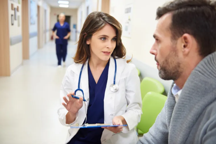 Liječnica Rebecca Robbins, koja je znanstveni suradnik u Brigham and Women’s Hospital u Americi, ističe da je to najgora stvar koju možemo napraviti za svoj ciklus spavanja.
