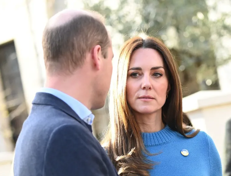 Glasine o nevjeri princa Williama počele su 2019. godine, kada su snimke vojvode od Walesa kako ljubi Rose Hanbury, jednu od najboljih prijateljica Kate Middleton, počele kružiti društvenim mrežama.