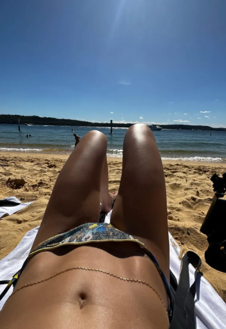 Jastozi, kokteli, sunce, pješčane plaže: Rita Ora zna kako se živi život, a zna i kako ispozirati da svi padnu u trans