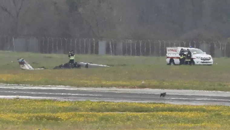 Prizori užasa u Puli: Stižu prve snimke s mjesta avionske nesreće, poginule su dvije osobe