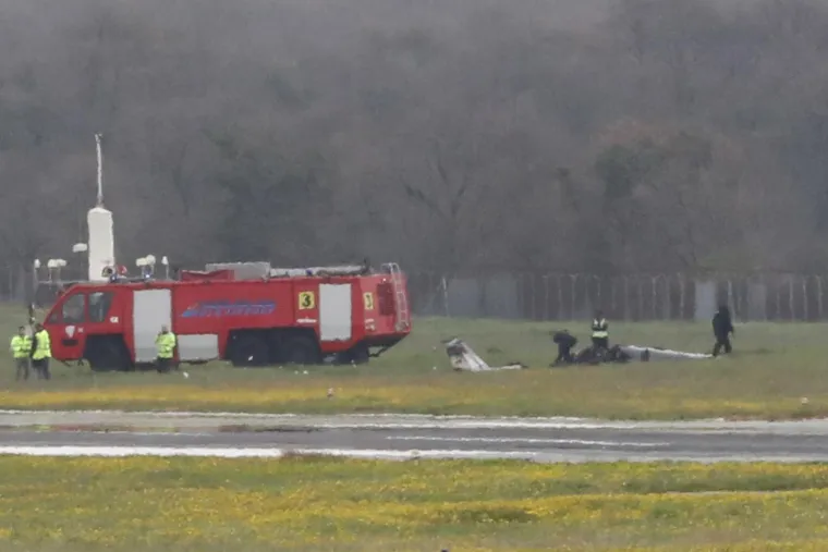 Prizori užasa u Puli: Stižu prve snimke s mjesta avionske nesreće, poginule su dvije osobe