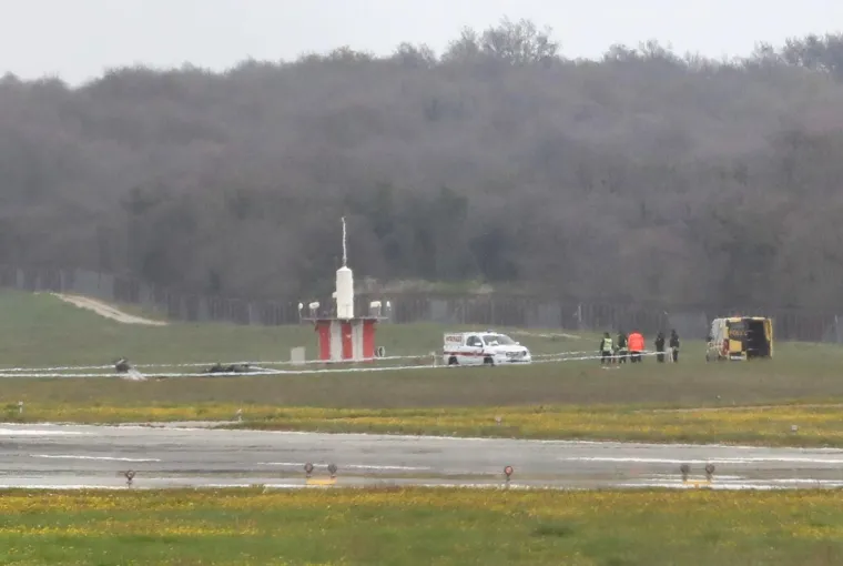 Prizori užasa u Puli: Stižu prve snimke s mjesta avionske nesreće, poginule su dvije osobe