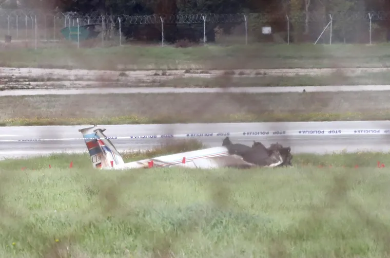 Prizori užasa u Puli: Stižu prve snimke s mjesta avionske nesreće, poginule su dvije osobe