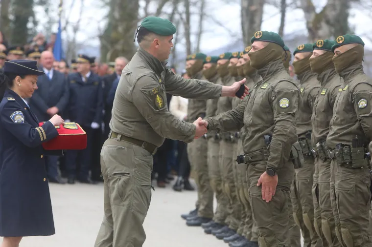 Ovi opaki momci danas su položili zakletvu, ni Milanoviću nije bilo svejedno kad im je stiskao ruke