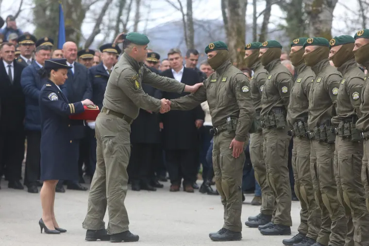 Ovi opaki momci danas su položili zakletvu, ni Milanoviću nije bilo svejedno kad im je stiskao ruke