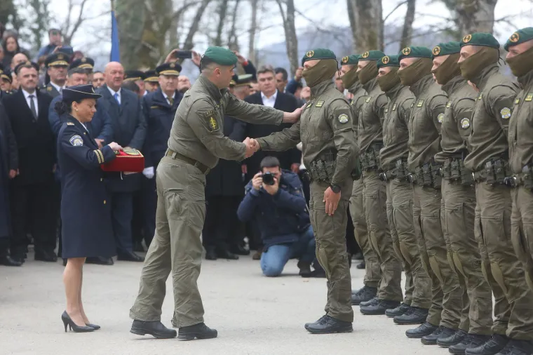 Ovi opaki momci danas su položili zakletvu, ni Milanoviću nije bilo svejedno kad im je stiskao ruke