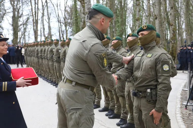 Ovi opaki momci danas su položili zakletvu, ni Milanoviću nije bilo svejedno kad im je stiskao ruke