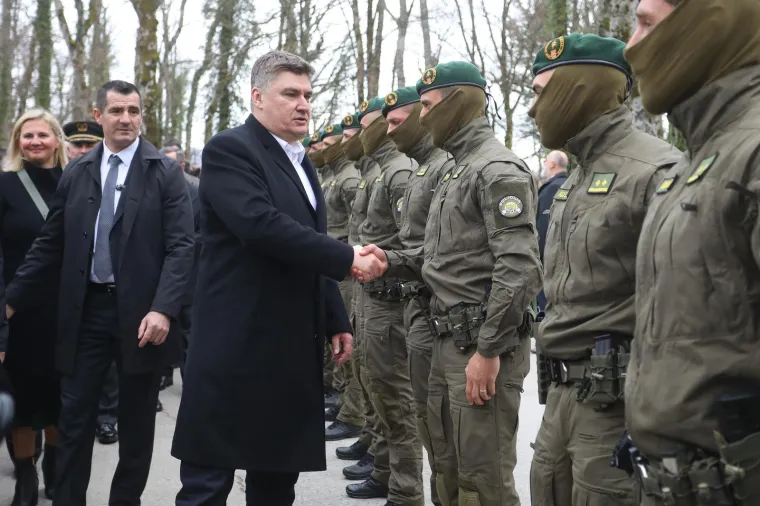 Ovi opaki momci danas su položili zakletvu, ni Milanoviću nije bilo svejedno kad im je stiskao ruke