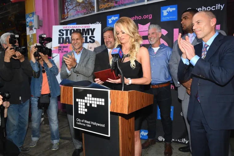 Stormy je rođena u Louisiani 1979., a pravo joj je ime Stephanie Clifford. Iako se dugi niz godina bavila snimanjem porno filmova, danas to vi&scaron;e ne radi. 