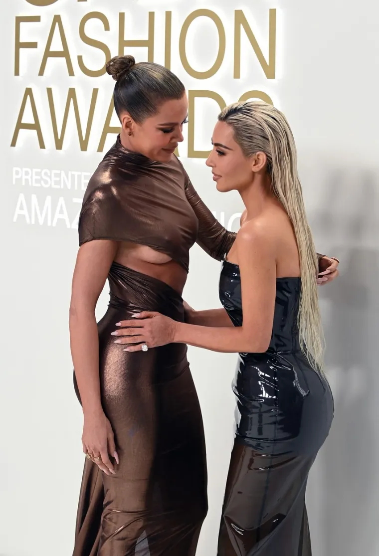 Khloe Kardashian, Kim Kardashian