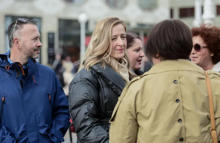 Prosvjednici na Trgu bukom poku&scaron;ali ometati molitelje krunice