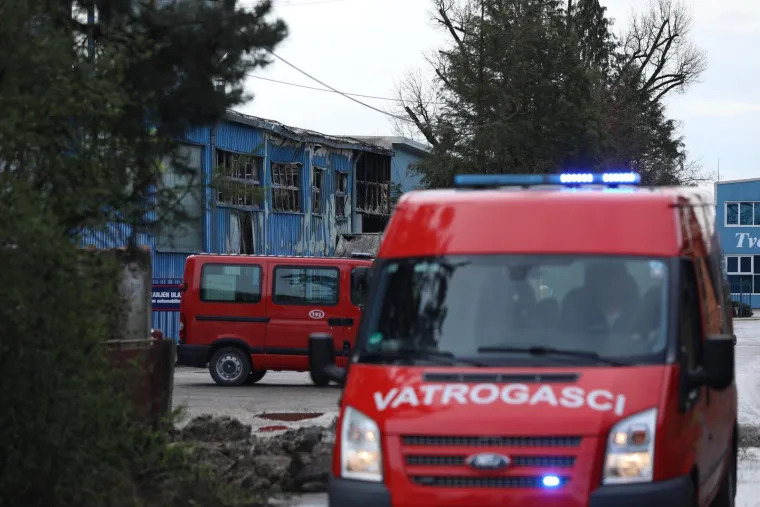 Pogledajte fotografije katastrofe: U požaru je izgorio pogon tvornice parketa Galeković