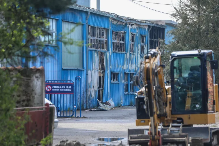 Pogledajte fotografije katastrofe: U požaru je izgorio pogon tvornice parketa Galeković