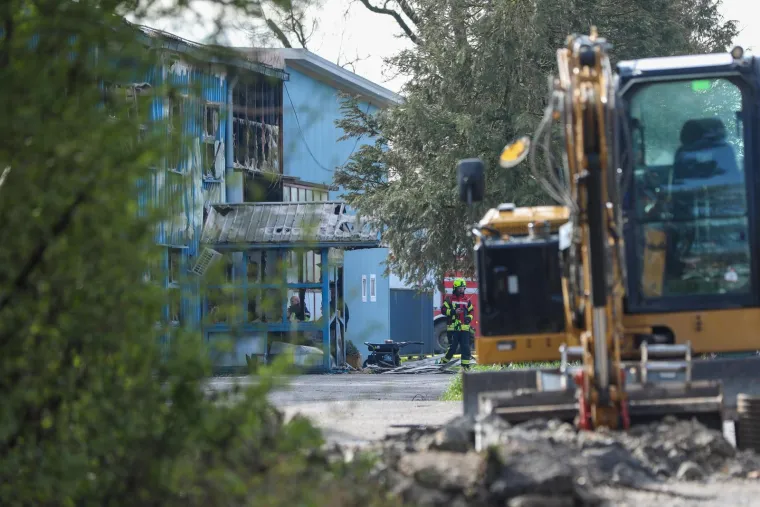 Pogledajte fotografije katastrofe: U požaru je izgorio pogon tvornice parketa Galeković