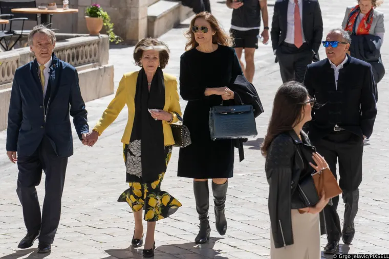 Slavica Ecclestone prošetala Dubrovnikom u elegantnom izdanju: Uživala ju u društvu misterioznog muškarca