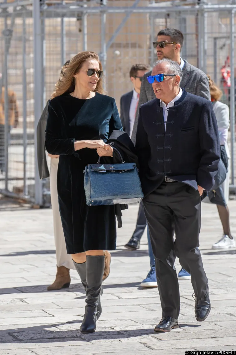 Slavica Ecclestone prošetala Dubrovnikom u elegantnom izdanju: Uživala ju u društvu misterioznog muškarca