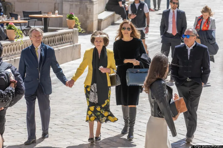 Slavica Ecclestone prošetala Dubrovnikom u elegantnom izdanju: Uživala ju u društvu misterioznog muškarca