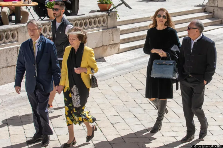 Slavica Ecclestone prošetala Dubrovnikom u elegantnom izdanju: Uživala ju u društvu misterioznog muškarca