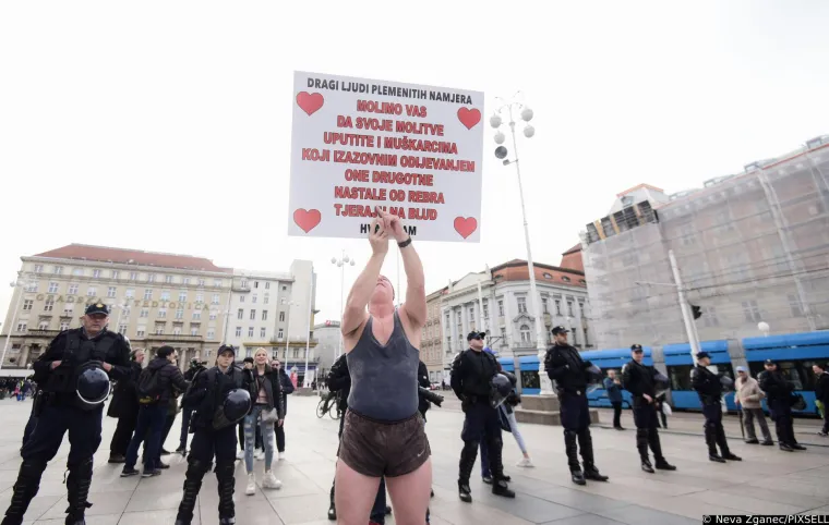 &quot;Želio sam se priključiti, ali s molbom da pronađemo neki balans pa u molitvu uključimo i muškarce koji su odjeveni poput mene. Jednostavno su neodoljivi ženama koje su drugotne, nastale od rebra i ne mogu se oduprijeti tome da naprave blud&quot;, kazao je za Jutarnji.