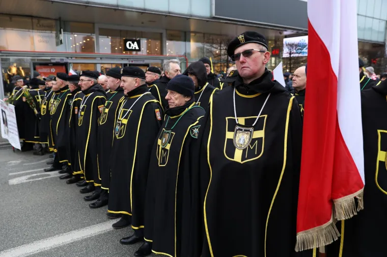 Tisuće Poljaka marširalo za ugled Ivana Pavla II. Pogledajte kakvu su mu podršku pružili
