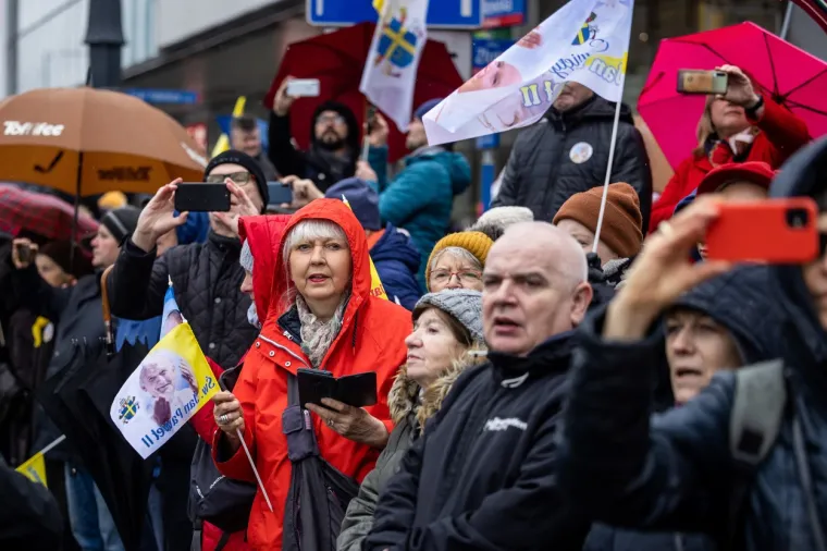 Tisuće Poljaka marširalo za ugled Ivana Pavla II. Pogledajte kakvu su mu podršku pružili