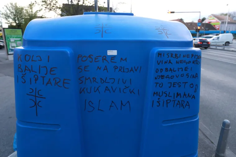 Na kontejnerima okretišta Črnomerec osvanuli natpisi mržnje o islamu, kršćanstvu, muslimanima...
