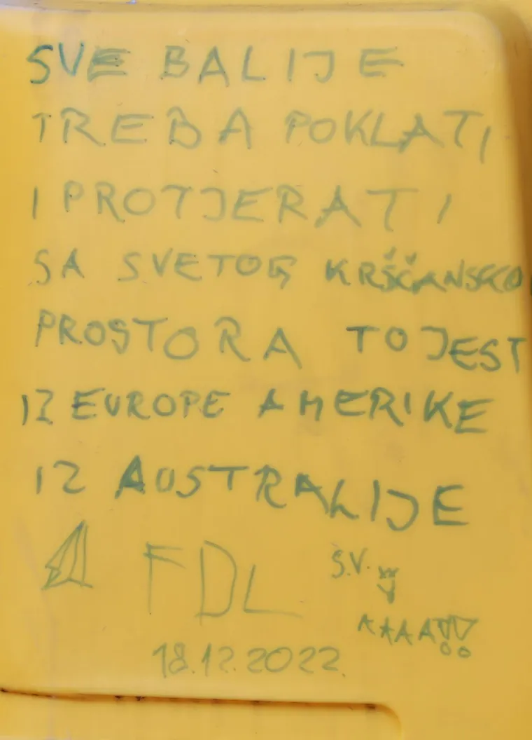 Na kontejnerima okretišta Črnomerec osvanuli natpisi mržnje o islamu, kršćanstvu, muslimanima...