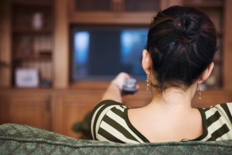 U Norveškoj je tijekom uskrsnih praznika običaj čitati romane i gledati filmove i serije kriminalističkog žanra. Ovaj običaj počinje pet dana prije Uskrsa. Televizijske postaje emitiraju filmove i serije snimljene po djelima Agathe Christie, a izdavači izdaju kriminalističke knjige. Pretpostavlja se da je ovaj običaj povezan s nasilnim pogubljenjem Krista. Čak se i na kartonima mlijeka objavljuju kriminalističke priče. Osim toga, uobičajeno je da obitelji igraju društvenu igru Yahtzee.

