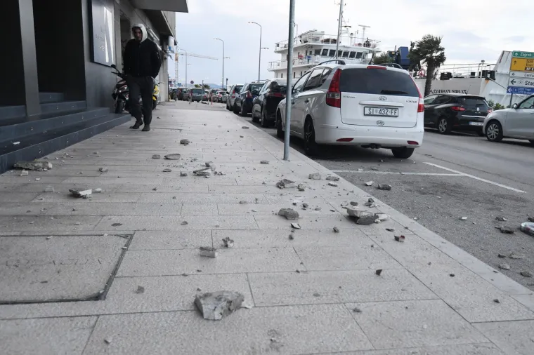 Olujna bura rušila dijelove fasade u središtu Šibenika: Pogledajte šokantne fotografije iz centra grada