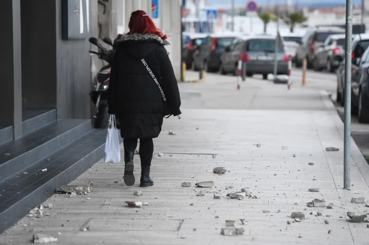 Olujna bura rušila dijelove fasade u središtu Šibenika: Pogledajte šokantne fotografije iz centra grada