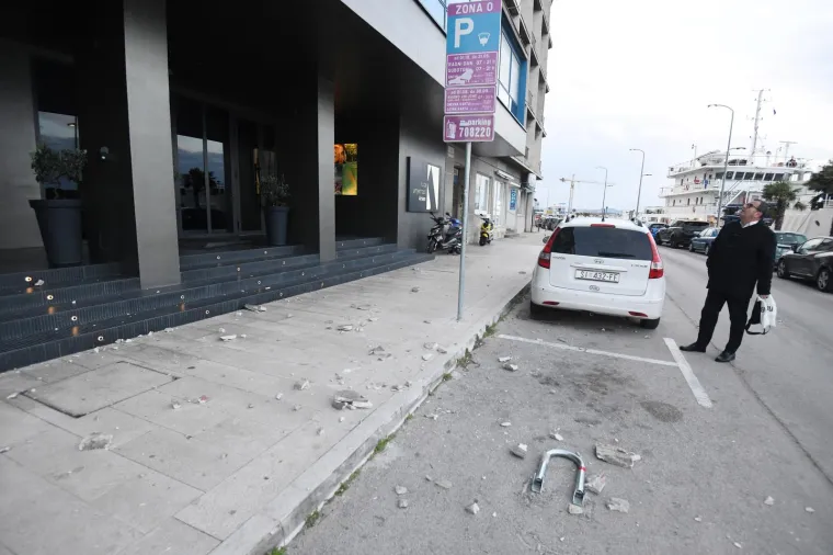 Olujna bura rušila dijelove fasade u središtu Šibenika: Pogledajte šokantne fotografije iz centra grada