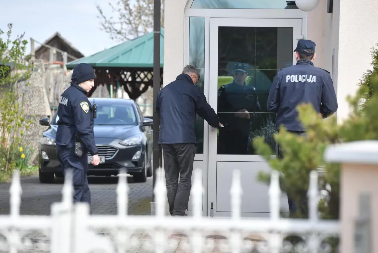 Objavljene fotografije policije pred kućom osumnjičenog poduzetnika, bio je uznemiren: 'Ja neću izaći živ iz kuće!'