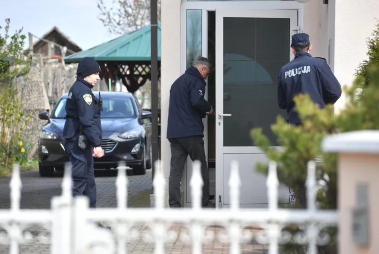 Objavljene fotografije policije pred kućom osumnjičenog poduzetnika, bio je uznemiren: 'Ja neću izaći živ iz kuće!'