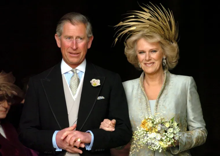 Charles i Camilla nisu se mogli dugo kloniti jedno drugog pa su, unatoč tome što su oboje bili vjenčani s drugima, nastavili svoju vezu.