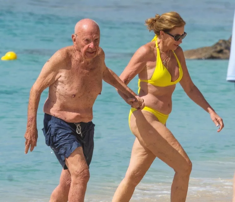 Podsjetimo, Murdoch ima šestero djece iz prva tri braka. Prudence MacLeod, s prvom suprugom Patriciom Booker, zatim kći Elisabeth i sinove Lachlan i James s drugom suprugom Annom. 