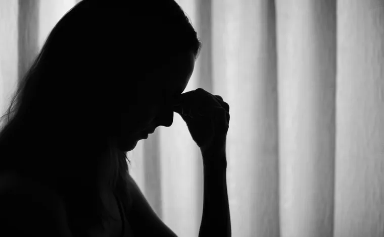 Epizode traju tjednima:  Dok će većina ljudi imati dane kada se osjećaju sretni i radosni, a drugi kada su tužni i iscrpljeni, oni s bipolarnim poremećajem te osjećaje doživljavaju tjednima. Pogrešno je mišljenje da stanje utječe na one koji se brzo mijenjaju s jednog raspoloženja na drugo.  Depresivne epizode traju najmanje dva tjedna kod osoba s bipolarnim poremećajem, iako mogu trajati mjesecima, prema dobrotvornoj organizaciji za mentalno zdravlje Mind.  Manija ima tendenciju da traje najmanje tjedan dana.