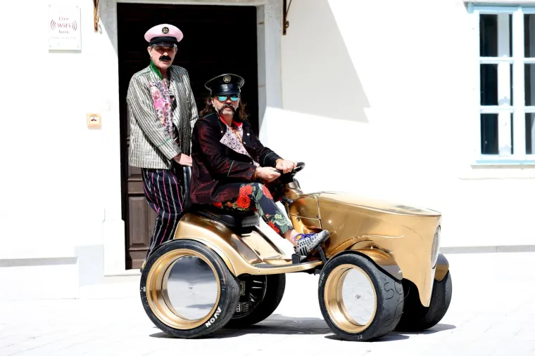 Let 3 predstavio makinu za europsku pozornicu: Hoće li im zlatni električni traktor donijeti dobar plasman?