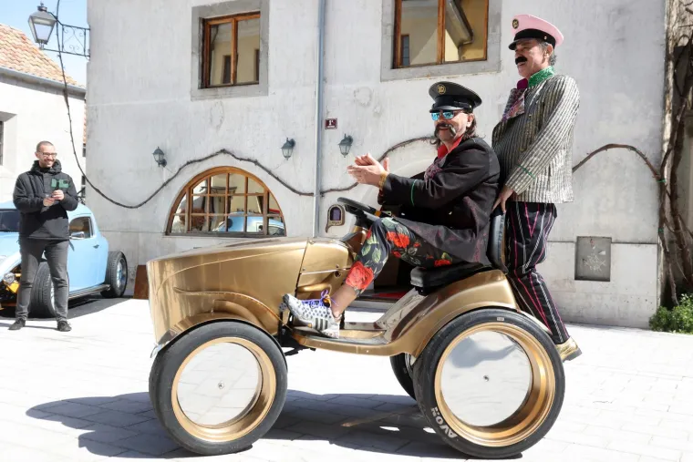 Let 3 predstavio makinu za europsku pozornicu: Hoće li im zlatni električni traktor donijeti dobar plasman?