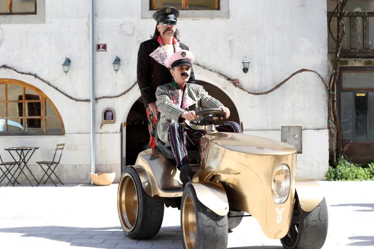 Let 3 predstavio makinu za europsku pozornicu: Hoće li im zlatni električni traktor donijeti dobar plasman?