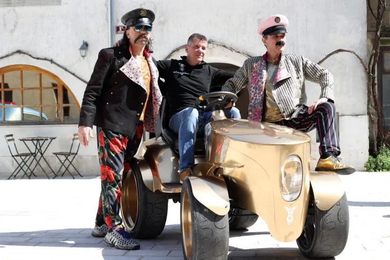 Let 3 predstavio makinu za europsku pozornicu: Hoće li im zlatni električni traktor donijeti dobar plasman?